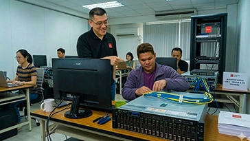 Hands-on Windows Server and Active Directory training at Inventive Media lab with physical rack servers.